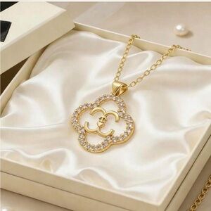 Fashion Jewelry Gold and Silver Pendant Necklace